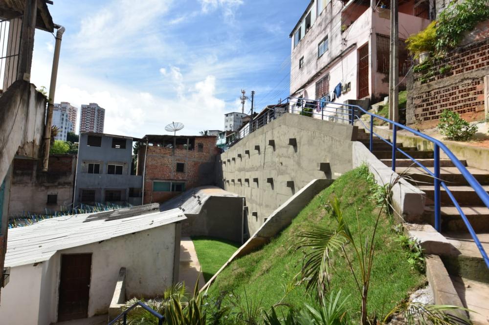 Salvador alcança 589 áreas protegidas após nova contenção de encosta construída pela Prefeitura em Daniel Lisboa
